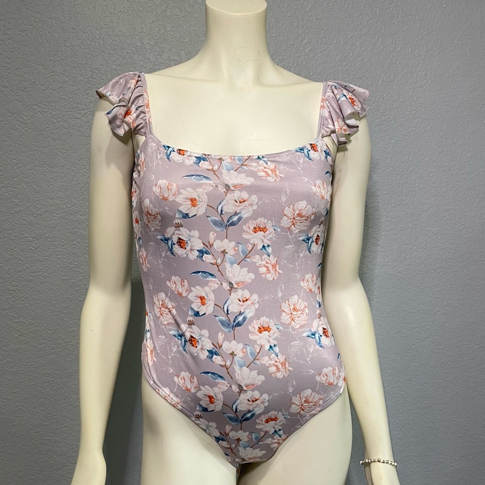 By Egreis floral bodysuit size small